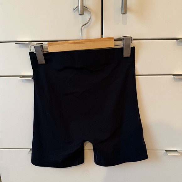 New Balance High-Rise Biker Shorts – XS - Picture 3 of 3